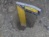 Onderzoek naar de dikte van de lagen van het bodemprofiel.